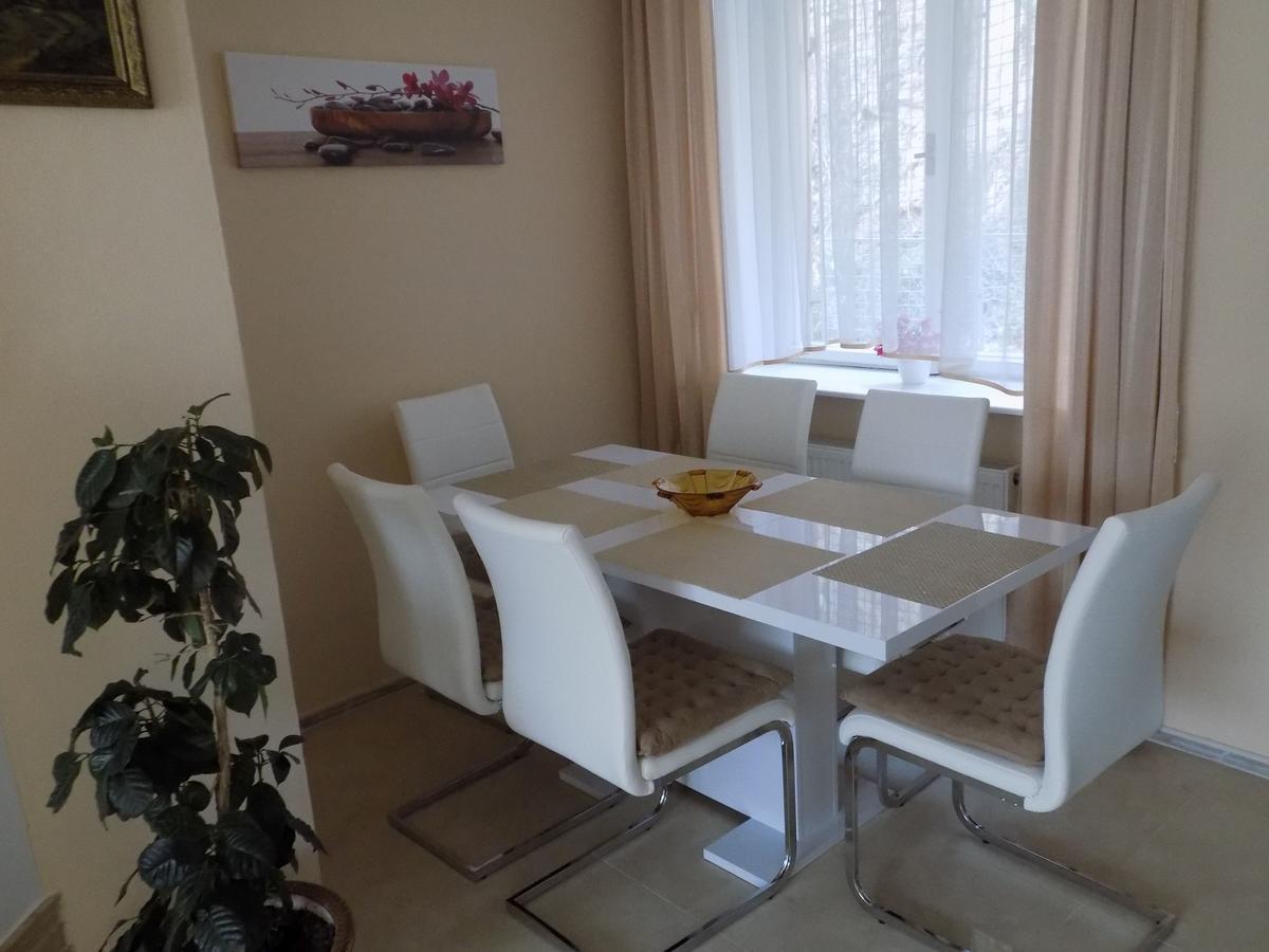 Penzion Marjanka Hluboká nad Vltavou Exteriör bild